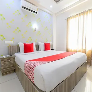 Oyo 7077 Reegate Hotel